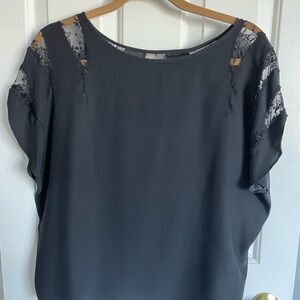 Parker silk short sleeve blouse w/ lace detailing. Black. Size M.